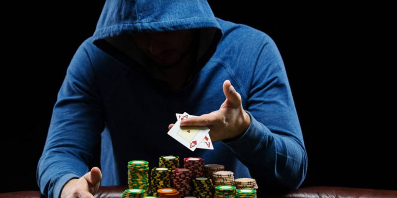 Thế nào là Chơi Poker Chuyên Nghiệp?