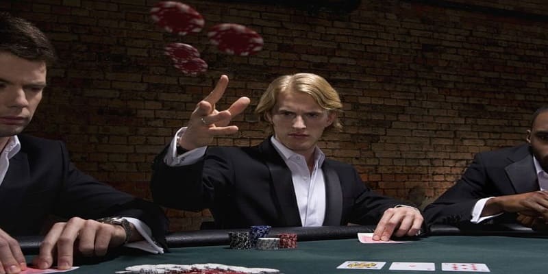 Chơi Poker Với Bạn Bè Nâng Cao Niềm Vui Giải Trí