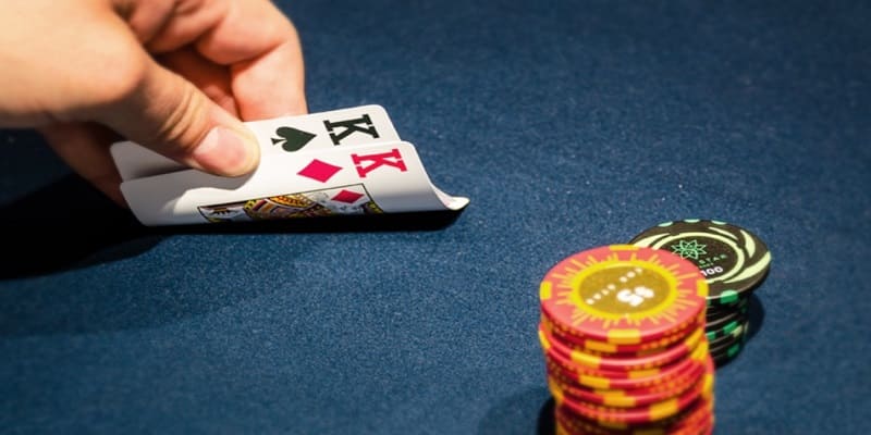 Bluffing chơi Poker ăn tiền